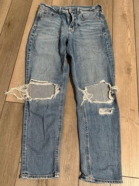 Women's American Eagle Strigid Ripped Mom Jean